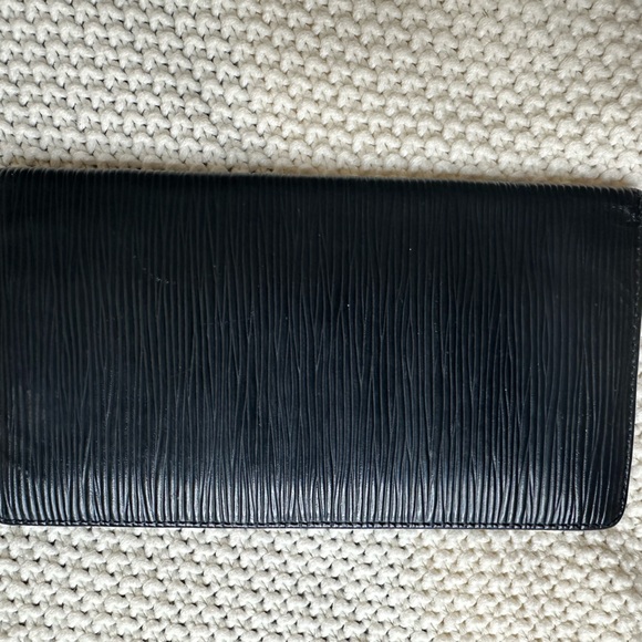 Authentic Louis Vuitton Epi leather brazza style bifold - Picture 5 of 10